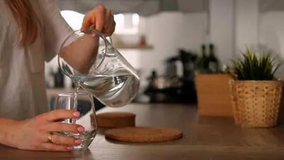 چگونه نخوردن آب کافی بر حجم مغز تاثیر می‌گذارد؟