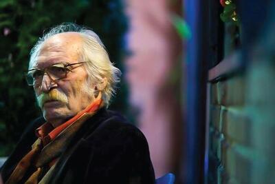 نمایی نزدیک‌تر از جهان محمود دولت‌آبادی در کتاب «در پس آینه» | روزگار سپری شده نویسنده سال‌خورده