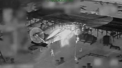 لحظات توقیف نفتکش روسیه توسط کماندوهای آمریکا