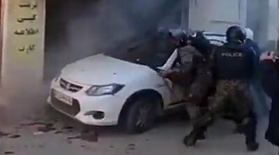 لحظات نجات یک شهروند از آتش توسط یگان ویژه