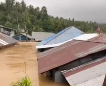 جان‌باختن دست‌کم ۱۶ نفر در سیل اندونزی