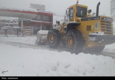 بازگشایی جاده‌های مرزی بانه در پی بارش سنگین برف تصاویر - تسنیم