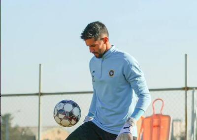 حسینی تنهای تنها در تمرین سپاهان!