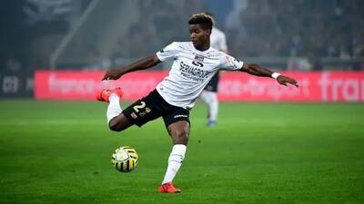 اندونگ بازیکن غیرمجاز است