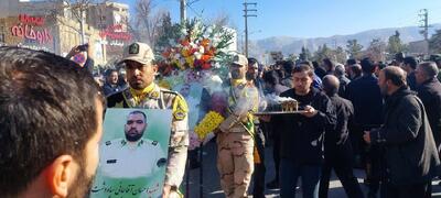 عکس/ تشییع پیکر شهید «احسان آقاجانی» با حضور مردم ایلام