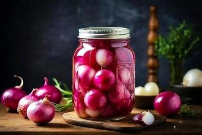 ترشی پیاز؛ ترفند خوش رنگ شدن این خوشمزه زمستانی