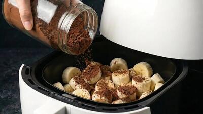  طرز تهیه دسر سریع و خوشمزه با موز و کاکائو در هواپز / دسر راحت و خوشمزه
