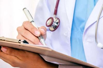 نظام پزشکی: ایران با کمبود پزشک عمومی مواجه نیست/ بیش از ۱۰۷ هزار پزشک عمومی در کشور فعالیت می‌کنند/ ظرفیت پذیرش دانشجویان پزشکی به قبل از سال ۱۴۰۰ بازگردد