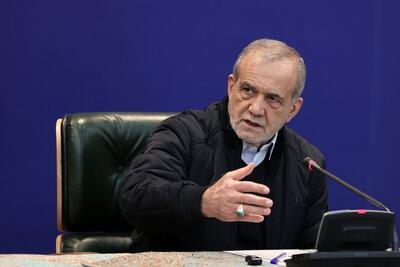 پزشکیان: قیمت ارز باید مدیریت شود/  وضعیتی که امروز در برخی مناطق وجود دارد، قابل قبول نیست، باید دغدغه‌های مردم را بشنویم و برای رفع آن‌ها اقدام کنیم/ هیچ کمبودی در تامین و توزیع کالاها نباید احساس شود