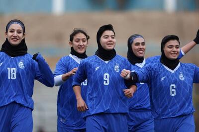 زنان استقلال یا فولاد؛ یکی از این دو تیم لیگ برتری می‌شود