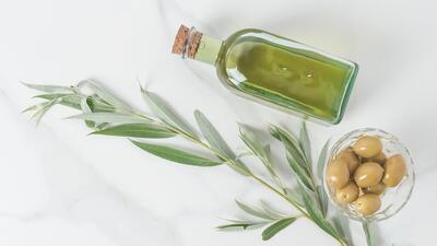  تشخیص روغن زیتون اصل با ۳ ترفند ساده | روغن زیتون اصل چه رنگی است ؟