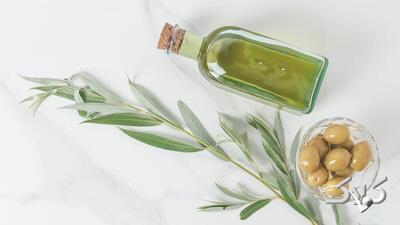  تشخیص روغن زیتون اصل با ۳ ترفند ساده | روغن زیتون اصل چه رنگی است ؟ - مجله اینترنتی کولاک