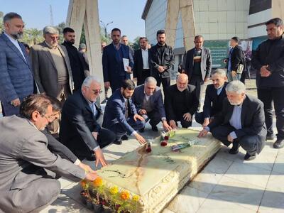  وزیر فرهنگ و ارشاد اسلامی به مقام شهدا در اهواز ادای احترام کرد