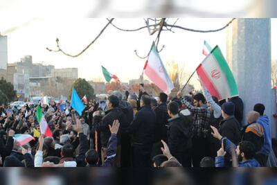 اجتماع بزرگ مردم مشهد در میدان فجر