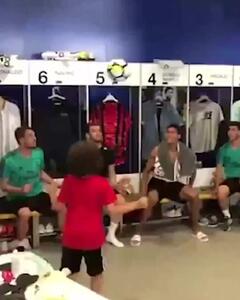 ویدئو نوستالوژی: چالش جالب ستاره‌های رئال با پسر مارسلو - پارس فوتبال