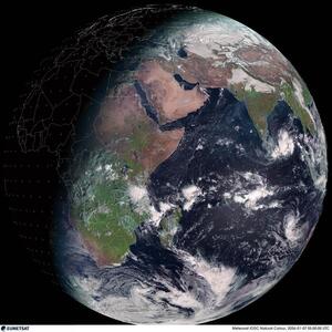 عکس: تصویر زیبا از پوشش ابر و تقابل روز و شب روی کره زمین