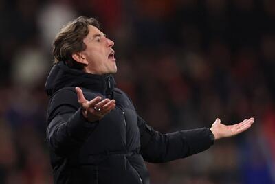 لیوان دردسرساز؛ واکنش توماس فرانک به استفاده از نوشیدنی با لوگوی آرسنال / عکس