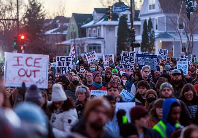اعتراضات در مینیاپولیس آمریکا پس از کشته شدن یک زن توسط مامور مهاجرت - تسنیم