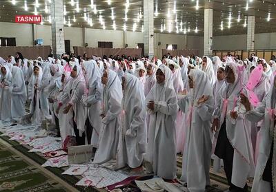 برگزاری جشن تکلیف 230 دانش‌آموز دختر بهاباد با هدف ترویج مسئولیت دینی - تسنیم