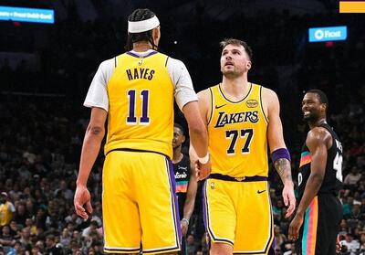 پاس گل دیدنی دانچیچ از وسط زمین - تسنیم