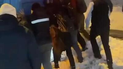  کمک شهروندان به راننده اتوبوس در مسکو