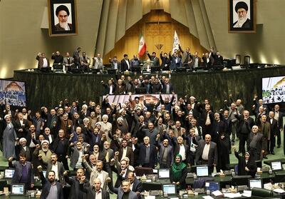 شعار نمایندگان مجلس در محکومیت اغتشاشات اخیر - تسنیم