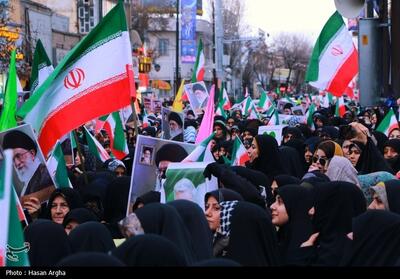 دانشگاهیان: حضور امروز مردم تجدید میثاق با انقلاب و نظام است - تسنیم