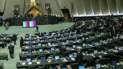 تذکر ۵۳ نماینده به وزیر کار درباره تجدیدنظر درخصوص حقوق کارگران