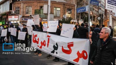 گزارش تصویری / تجمع جمعی از معترضین مقابل سفارت انگلستان