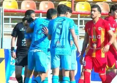 روز پرکار کمک داور ویدیویی در فولاد آرنا