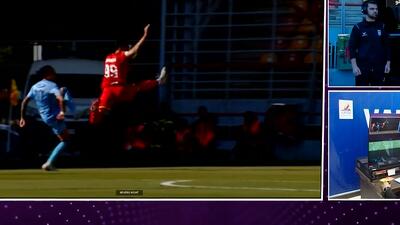 رد پنالتی چادرملو مقابل فولاد توسط VAR