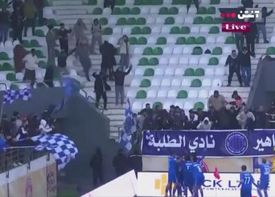 الطلبه برای هوادارانش اتوبوس کرایه کرد