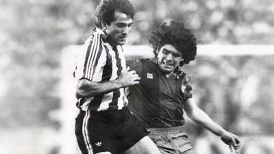 گلهای افسانه ای مارادونا در مستطیل سبز