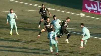 ضربه سر ذوب آهن با اختلاف کم به بیرون رفت