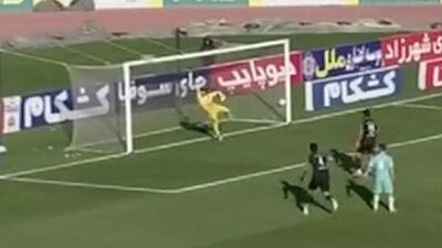 تیر دروازه مانع از گلزنی ذوب آهن شد