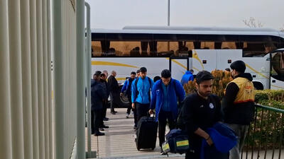 ورود شمس آذر و استقلال خوزستان به ورزشگاه