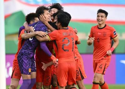 دروازه‌بان تیم چین دیوانه است! (عکس)