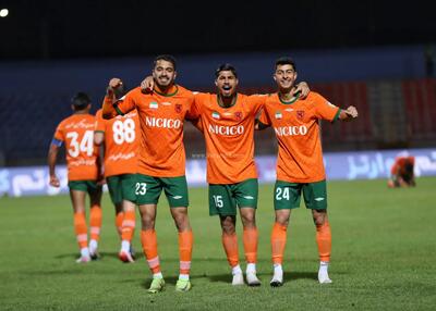 هدیه جذاب یک دهه هشتادی به مجتبی جباری (عکس)