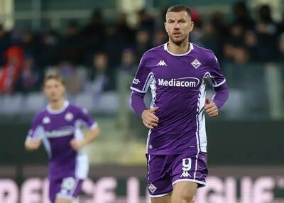 مهاجم 40 ساله پای امضا با پاریس