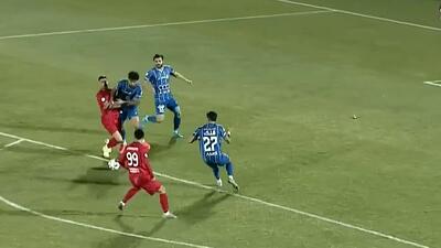 صحنه مشکوک به پنالتی برای تراکتور