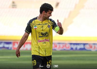 نورافکن بازوبند سپاهان را امانت گرفت!