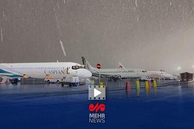 بارش شدید برف در فرودگاه مهرآباد تهران - اکونیوز