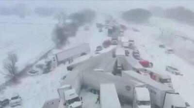 حدود 100 خودرو در میشیگان آمریکا دچار یک تصادف بزرگ شدند. همه اینها به دلیل یک بارش برف ساده بود.