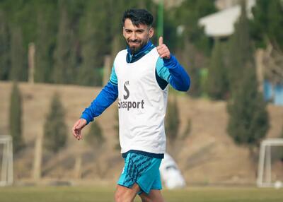 ستاره پُرمشتری لیگ پا به توپ شد (عکس)