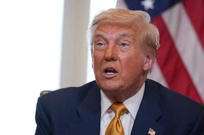  بازگشت هواپیمای ترامپ به دلیل نقص فنی؛ اعتراض مردم سوئیس به حضور رییس جمهور آمریکا در داووس