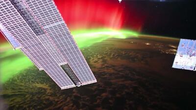  شفق قطبی از فضا اینگونه به نظر می‌رسد