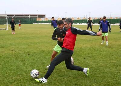 جباری خودش هم پا به توپ می‌شود (عکس)