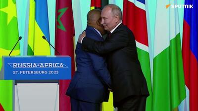  امروز روز جهانی در آغوش گرفتن همدیگر است