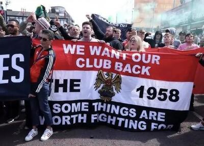 راه‌پیمایی بزرگ علیه مالکان منچستر: دلقک هستید!