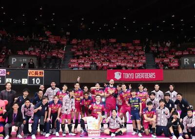 دایناسورها در ژاپن والیبالیست شدند!(عکس)